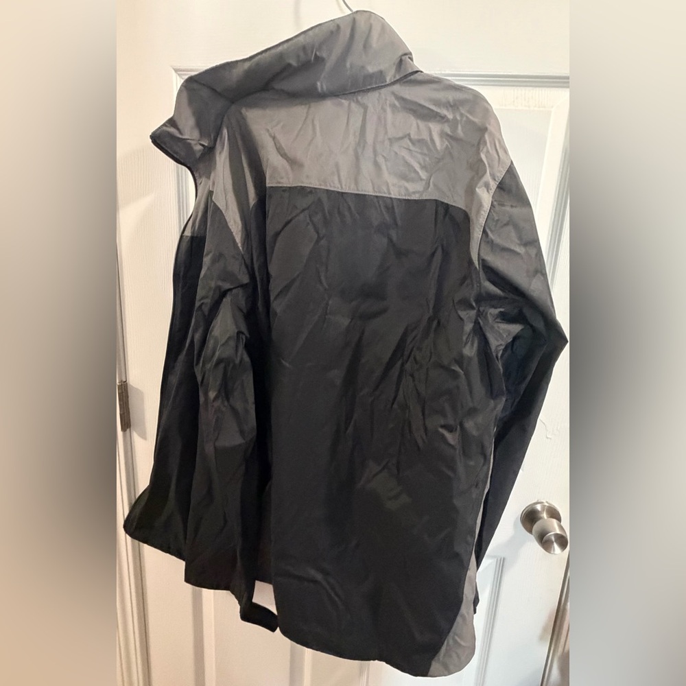 Columbia Men's Black and Gray Colorblock Rain Jacket - Picture 6 of 8